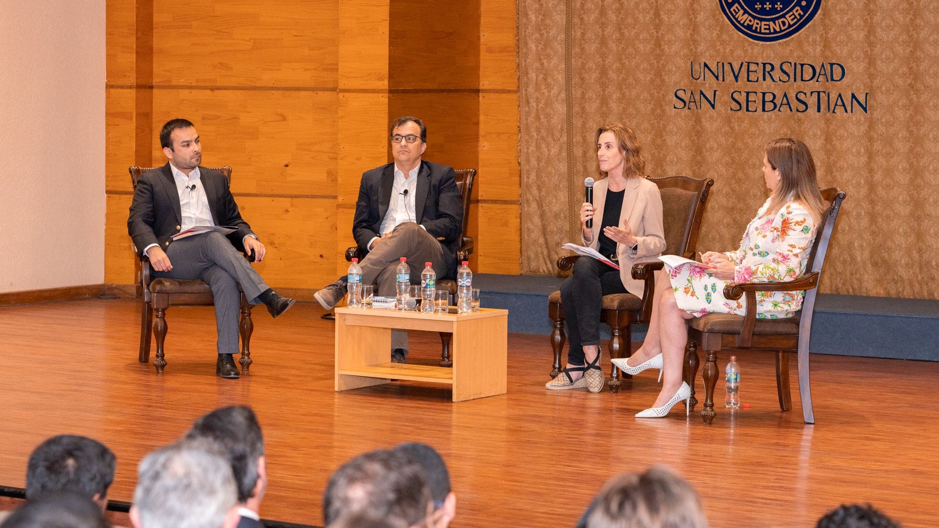 “4/9 El Rechazo de Chile”: Exconvencional Marcela Cubillos presentó su nuevo libro en la USS