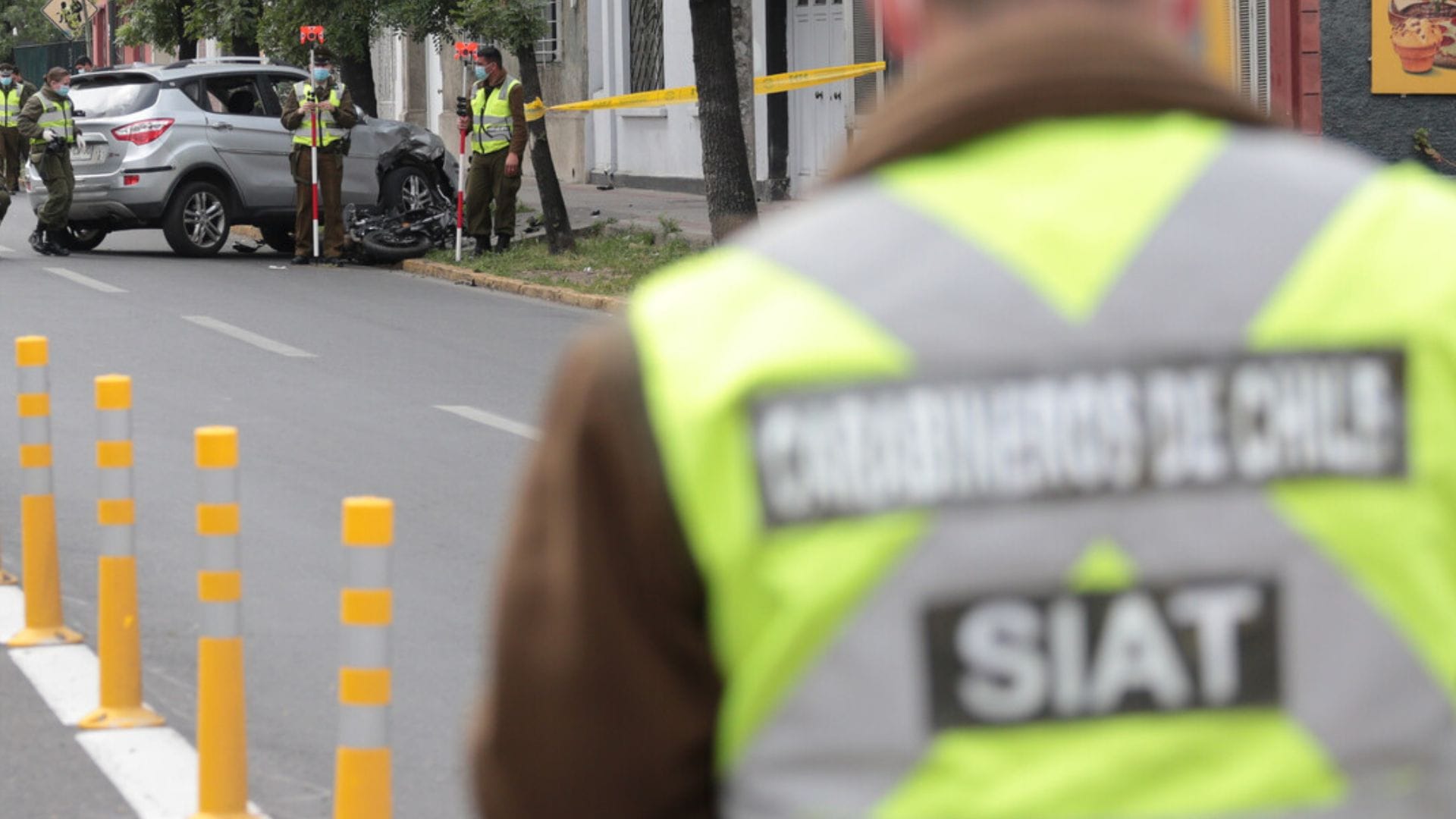 Sujeto ebrio conducía auto robado: Chocó con dos vehículos y atropelló a tres personas en Recoleta