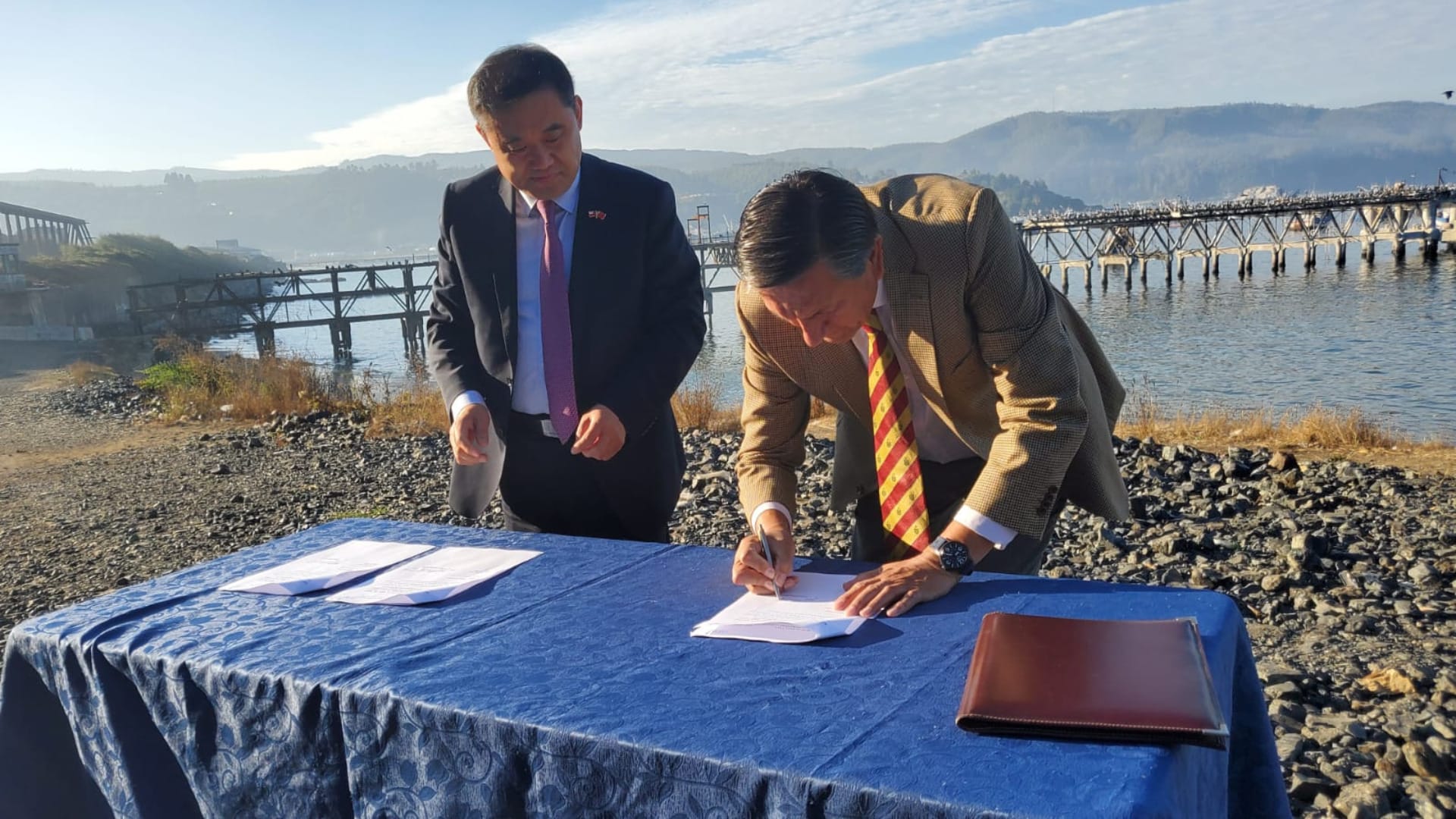 Municipalidad de Lota firmó importante alianza con empresa china especialista en tecnología