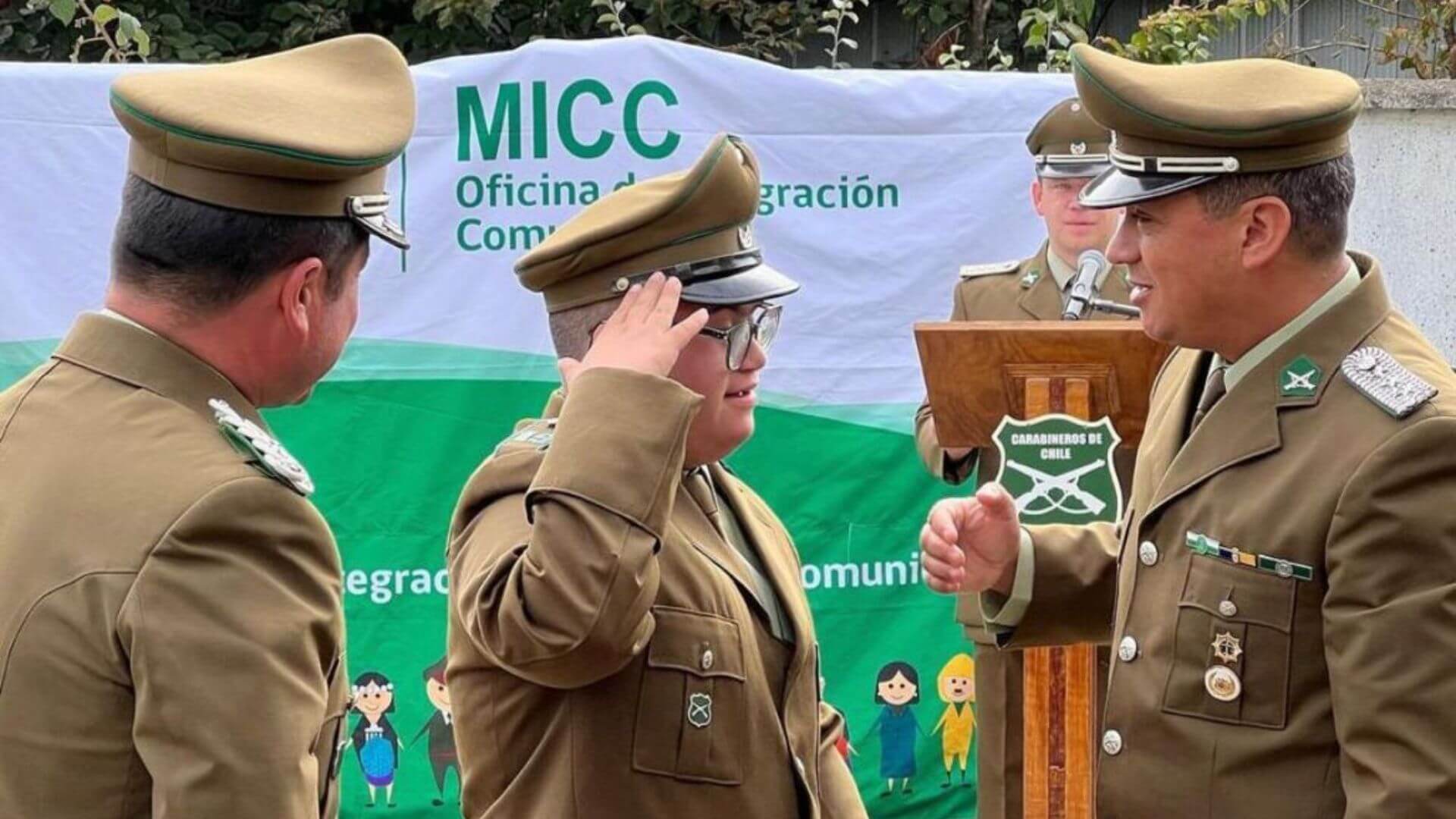 Joven con Síndrome de Down fue nombrado Carabinero Honorario en Curanilahue: “Le cumplimos su gran deseo”