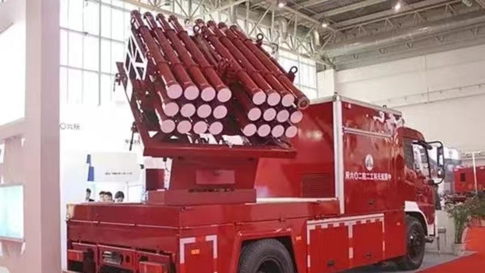 Aisino trae al Biobío última tecnología para combatir incendios forestales: Carros con “misiles” teledirigidos con polvo químico