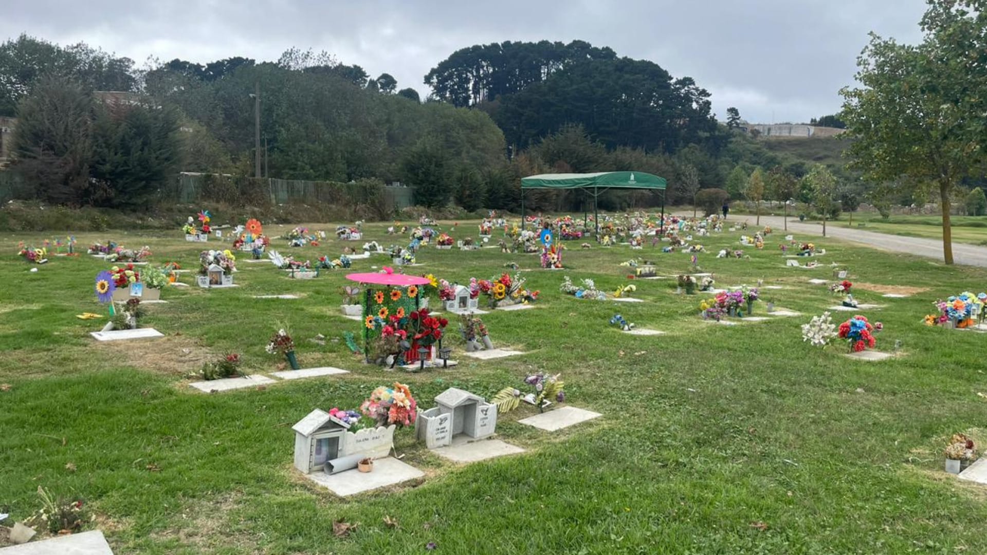 Familia denuncia cambio de lápidas en el Cementerio Parque Concepción: “Están jugando con los sentimientos”
