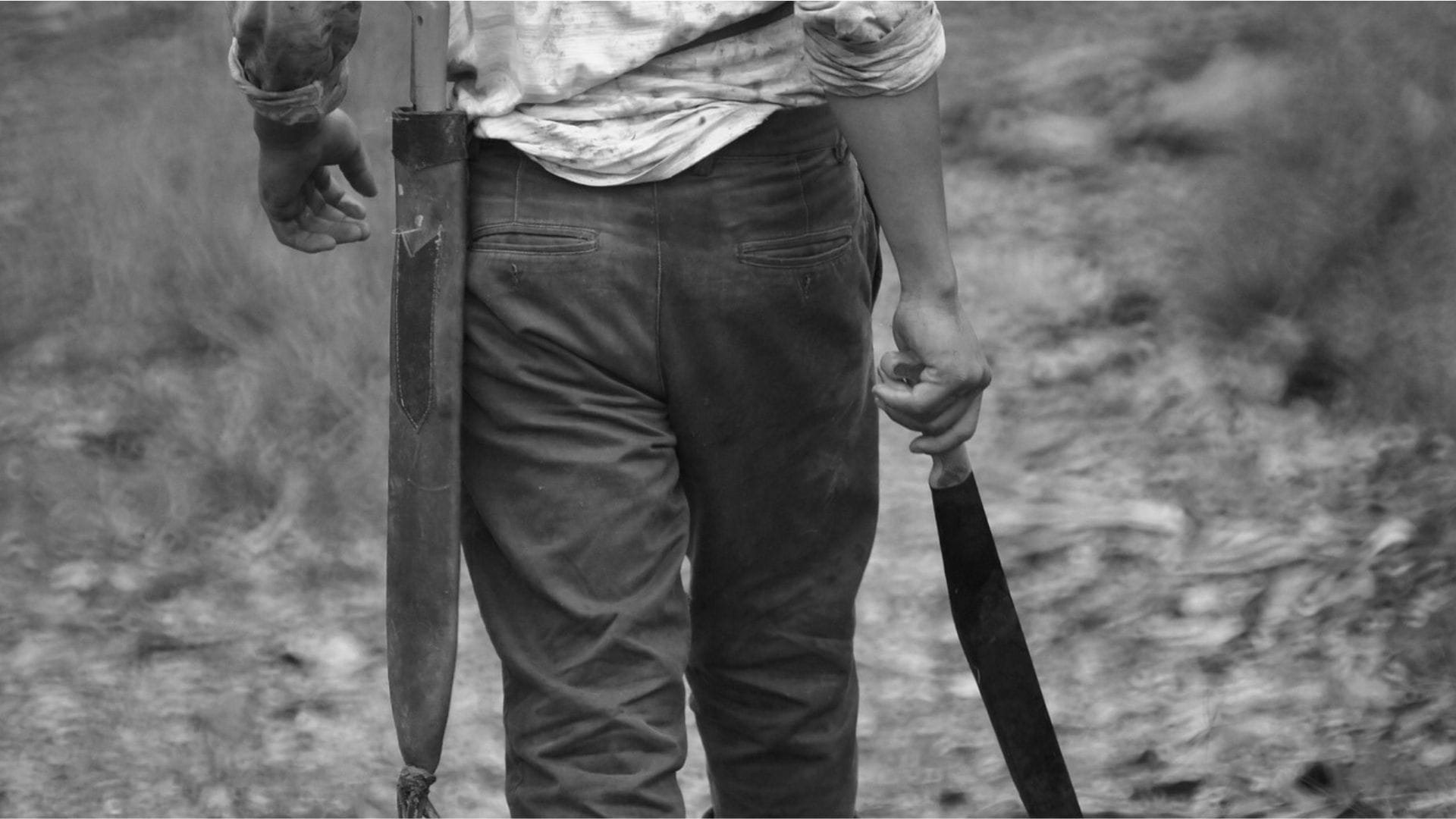 Auto se volcó en Punta Arenas y ocupantes amenazaron con machete a testigos