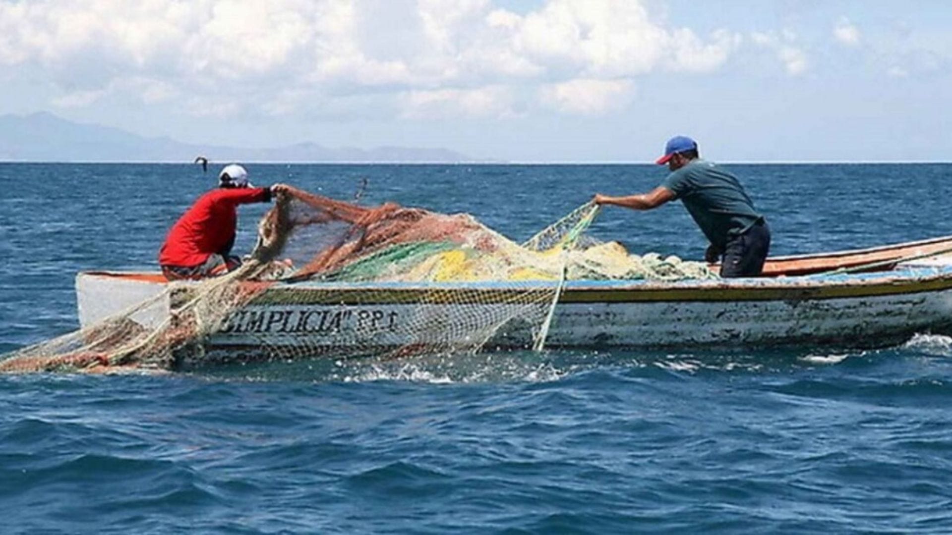 Pescadores de Arauco aún esperan por ayudas comprometidas tras episodio de marea roja