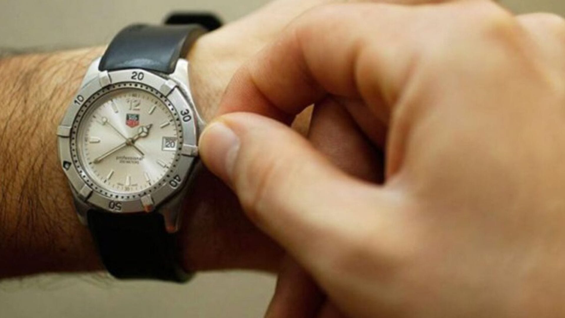 En abril se viene nuevo cambio de hora en Chile, relojes debieran atrasarse