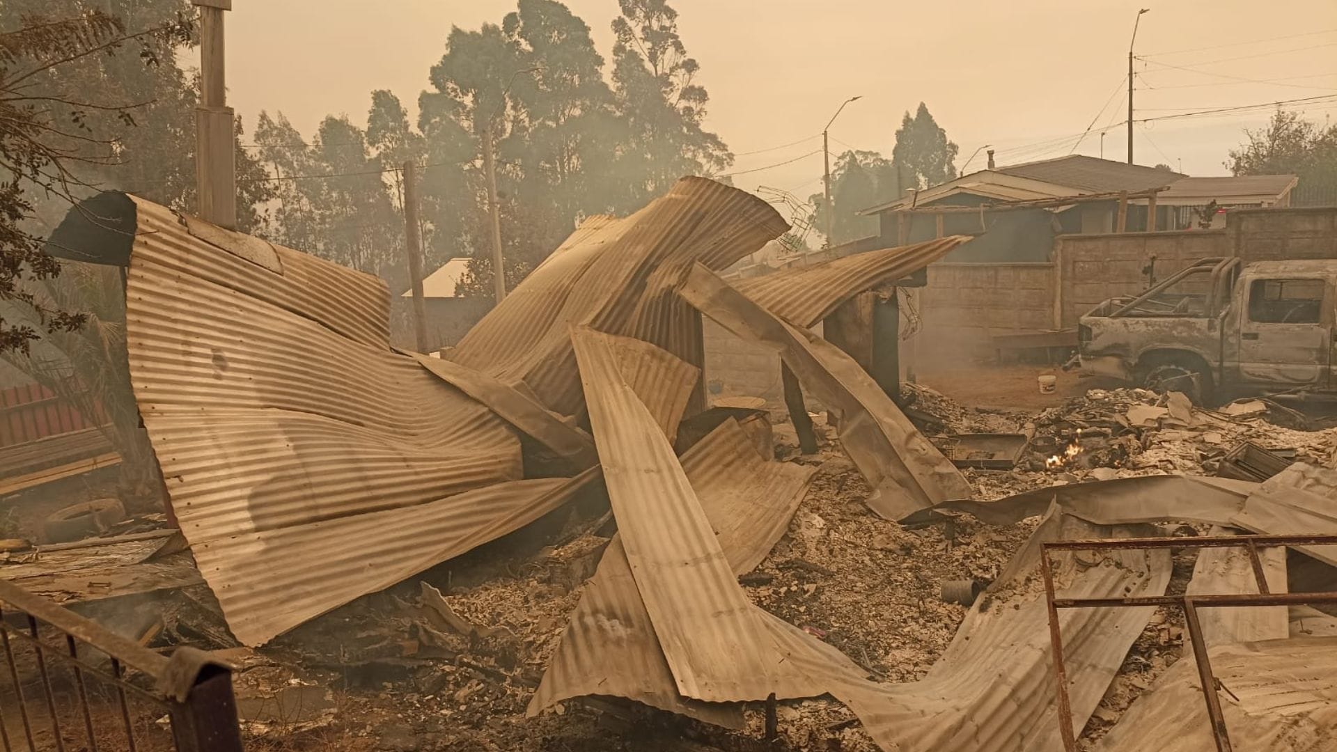 50% de damnificados por incendios forestales no tiene título de dominio y complica entrega de solución habitacional
