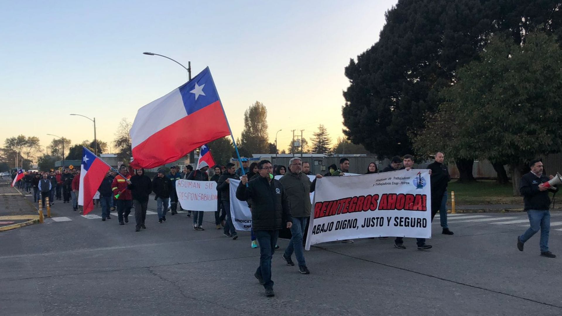 Siguen movilizaciones de trabajadores de Enap: Esta vez marcharon al interior de la Refineria