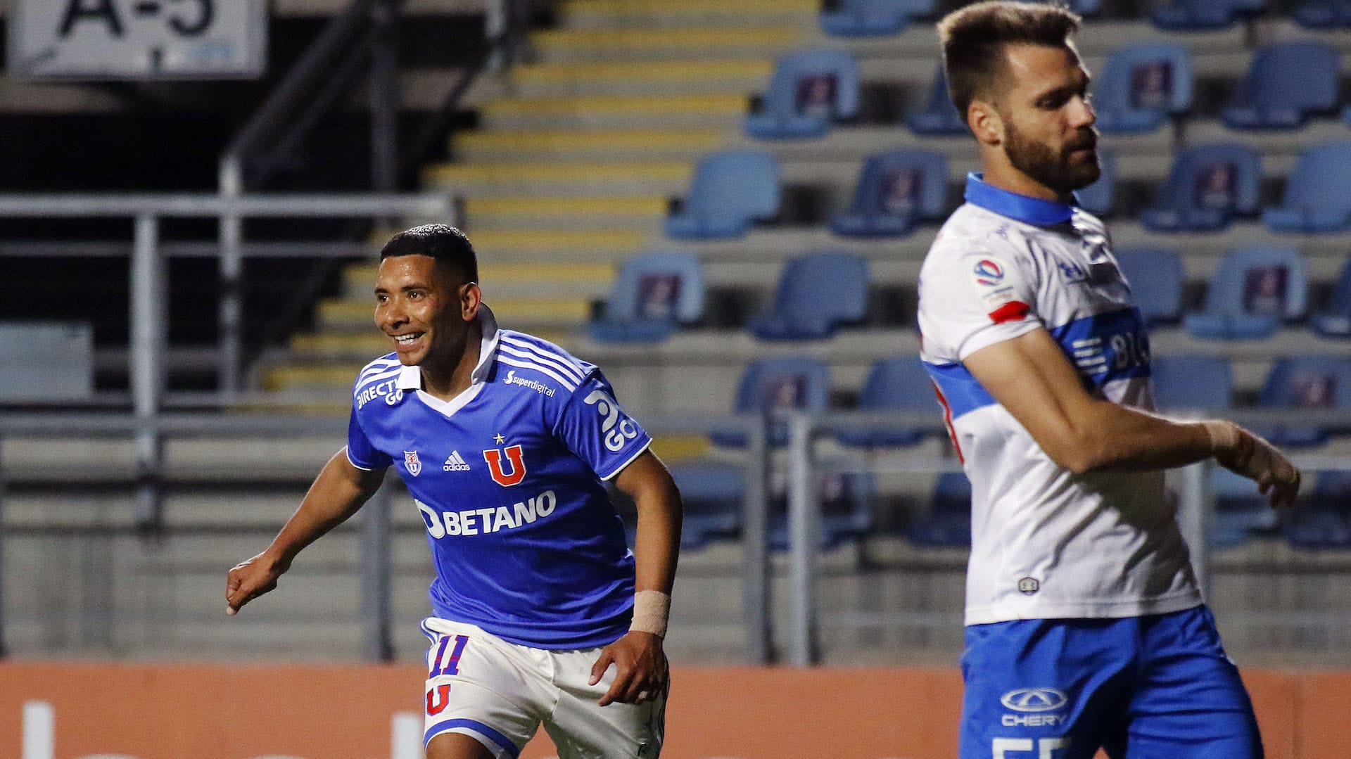 Universidad de Chile espera ganar el Clásico Universitario ante la Católica en el Santa Laura