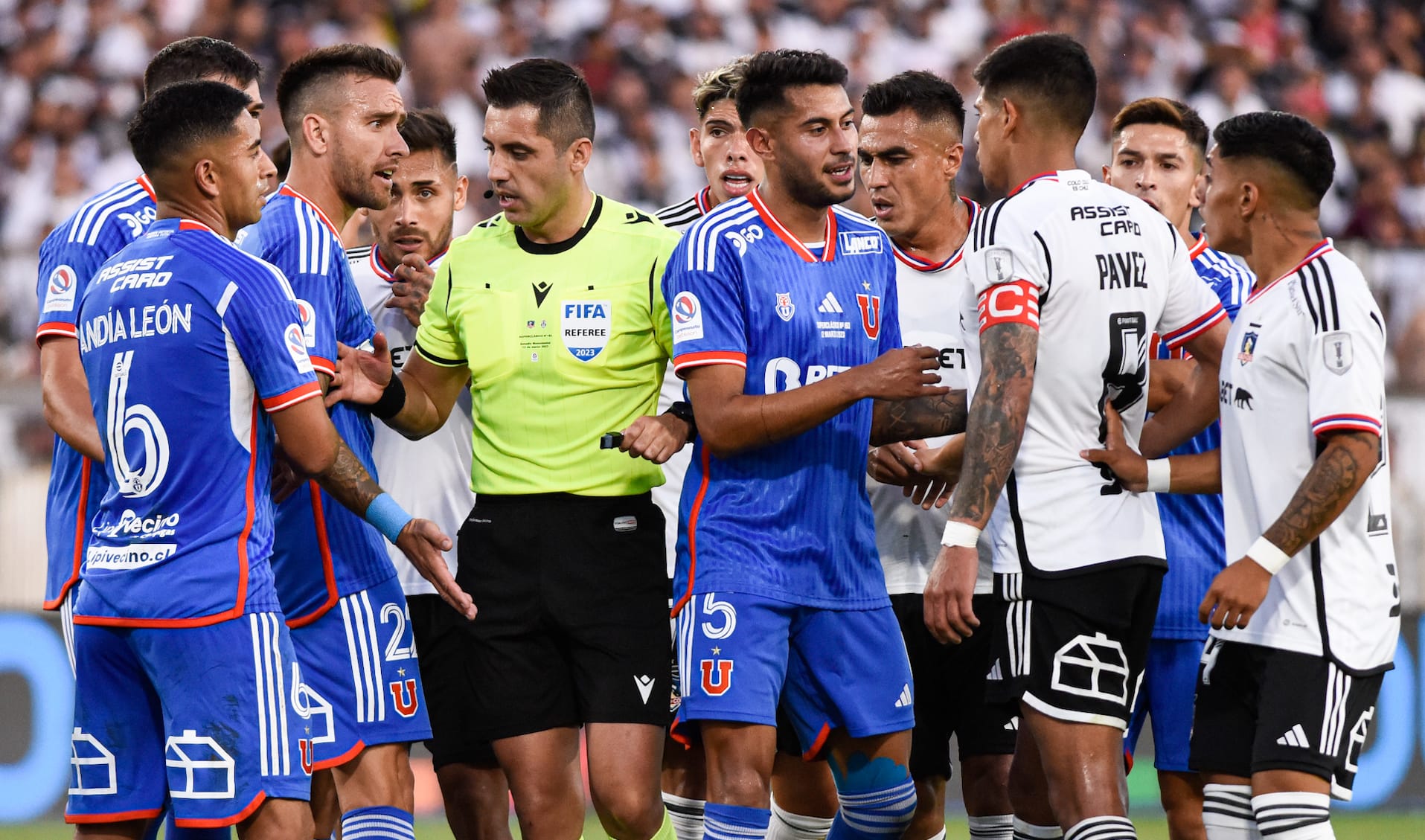 Colo Colo recibe una ejemplificadora sanción tras los incidentes del Superclásico ante la U