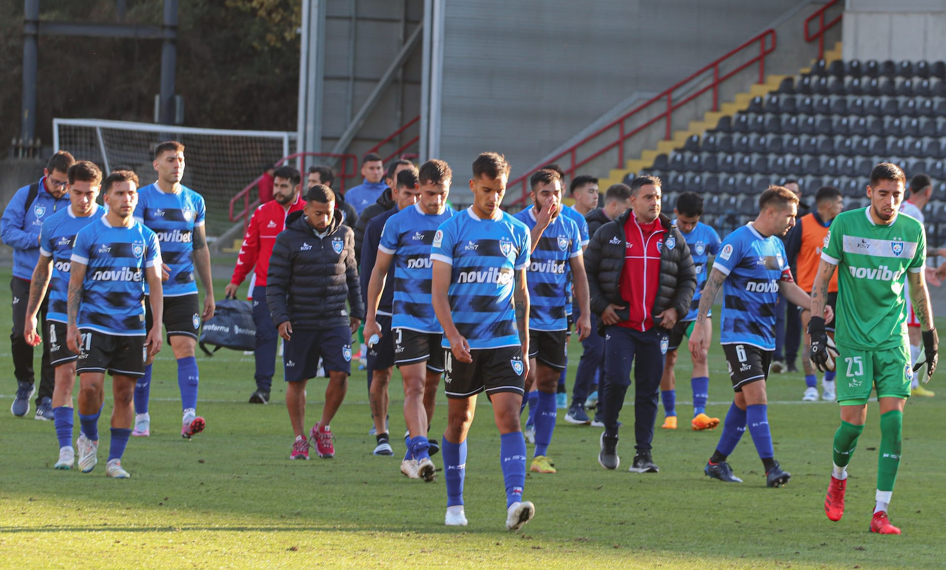 Huachipato sigue en lo más alto de la Primera División pese a la derrota ante La Calera