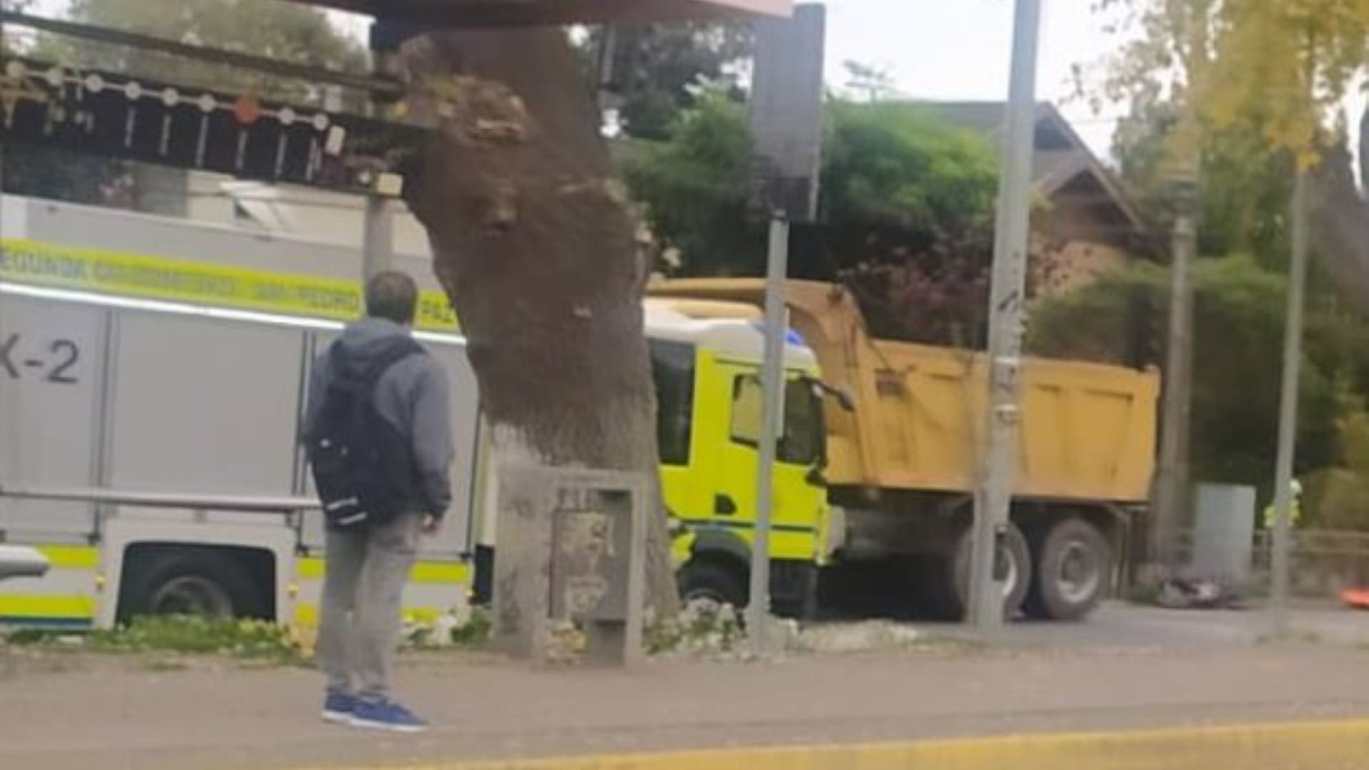 Mujer motociclista fallece tras ser impactada por camión tolva en San Pedro de la Paz