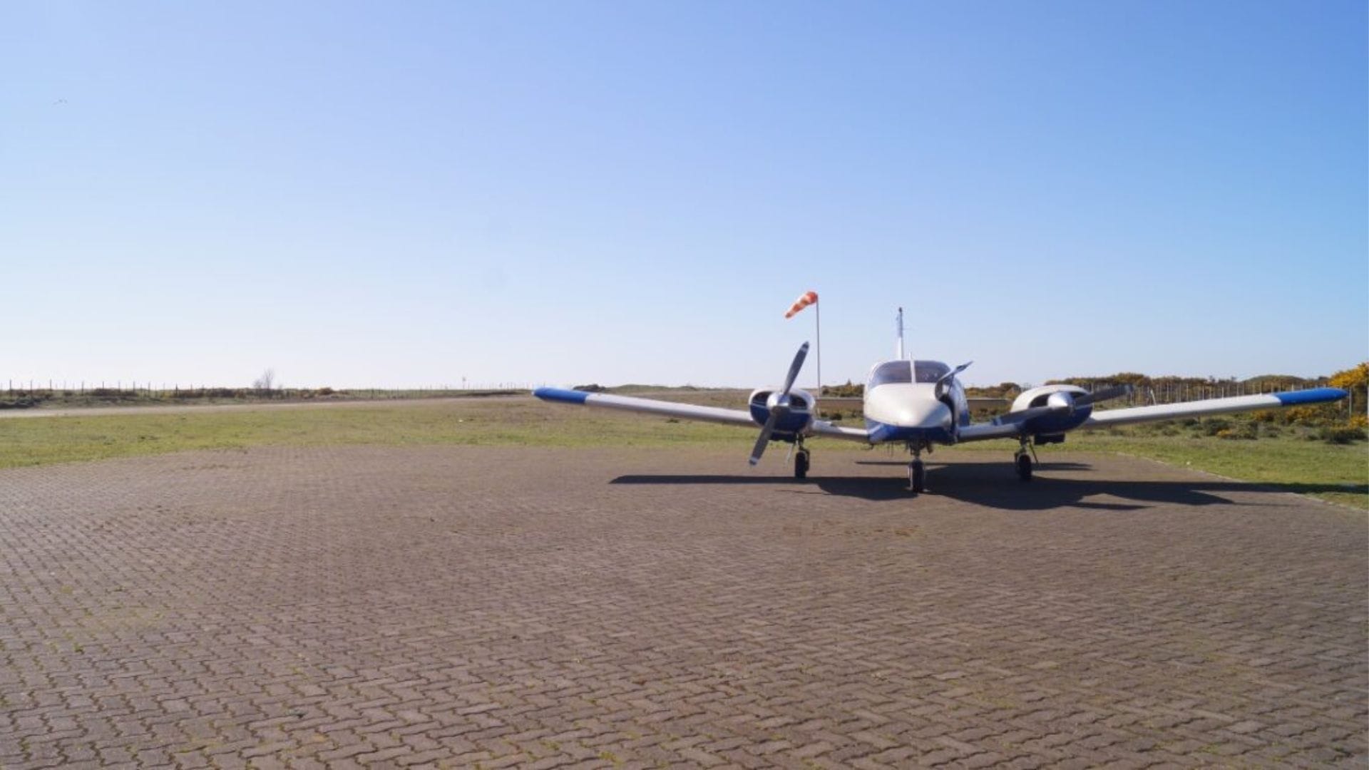 Buscan medidas para reforzar conectividad aérea entre Isla Mocha y el continente