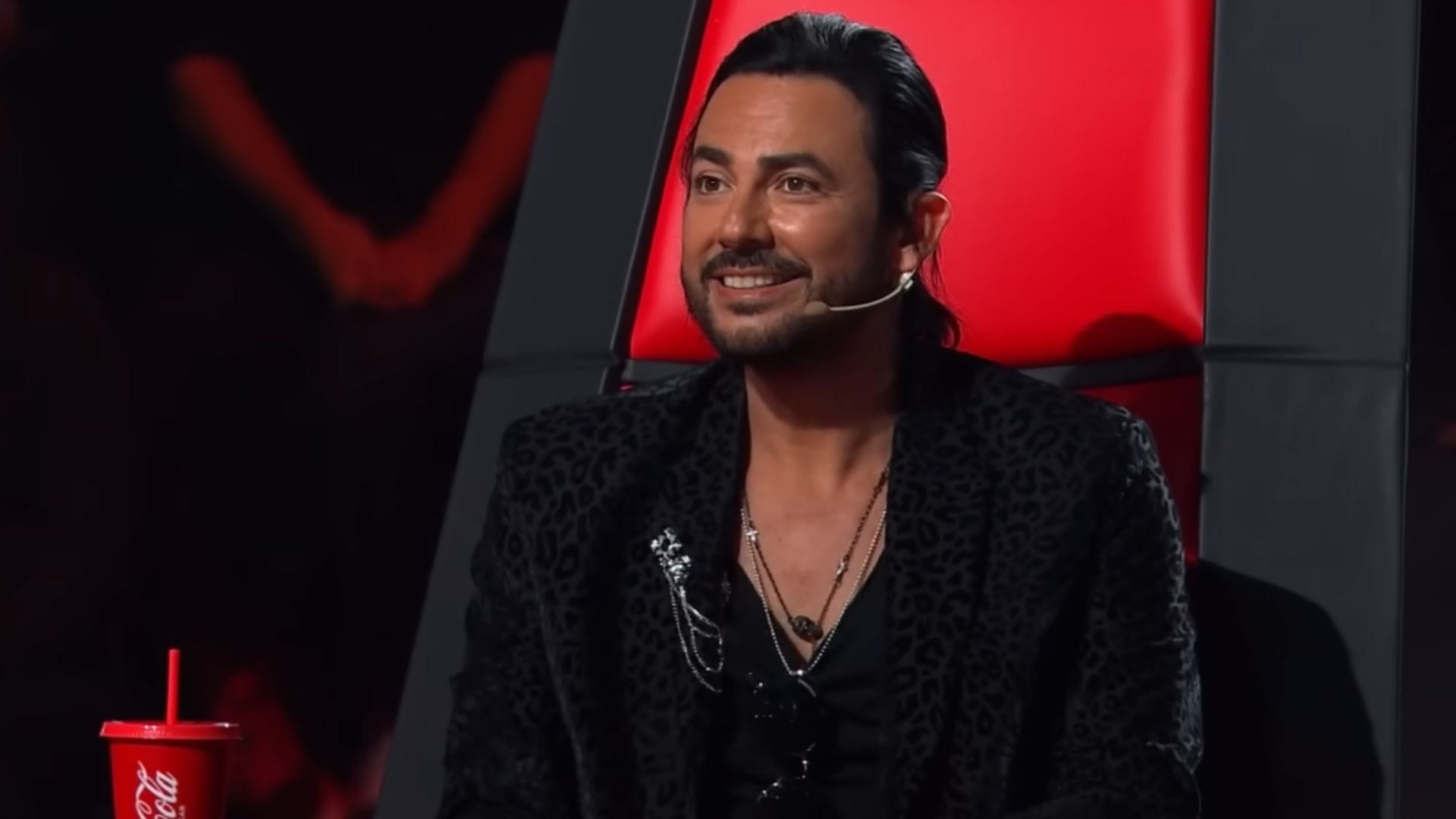 Aseguran que Beto Cuevas encontró el amor en “The Voice”: Hasta su familia le conoció