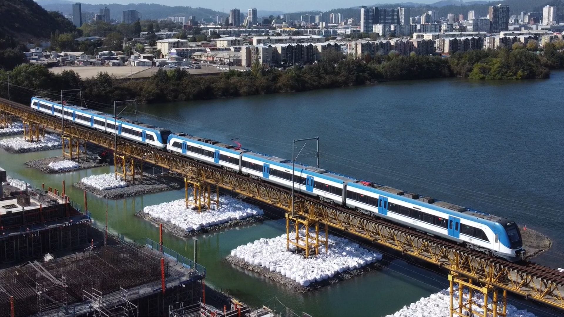 Tras 130 días: Volvió a circular el Biotrén con pasajeros por el Puente Ferroviario de Concepción
