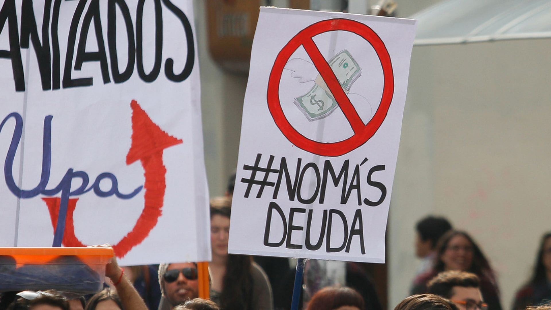 “Que el pato lo paguen los bancos”: Diputados presentan proyecto para condonar deudas del CAE