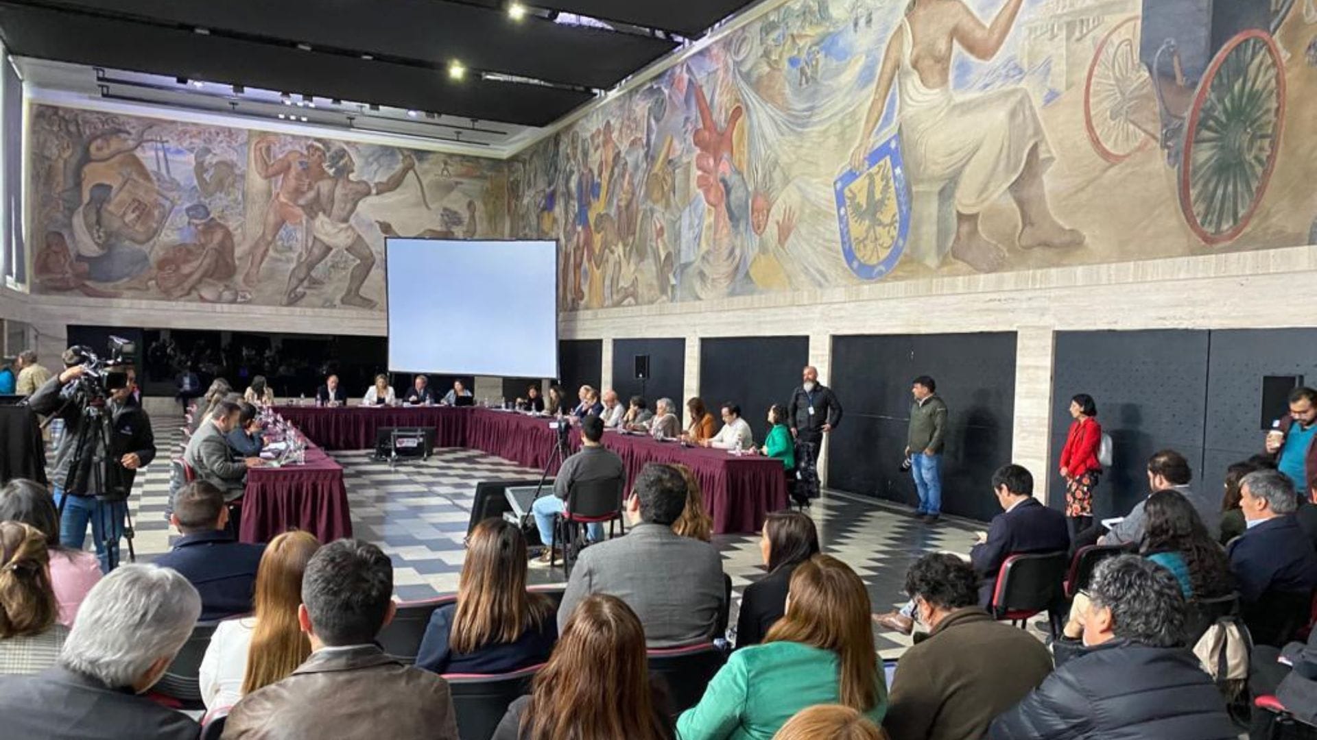 Cuestionan ausencia de ministro Jackson a comisión tras lapidario informe de Tribunales sobre Mejor Niñez en el Biobío