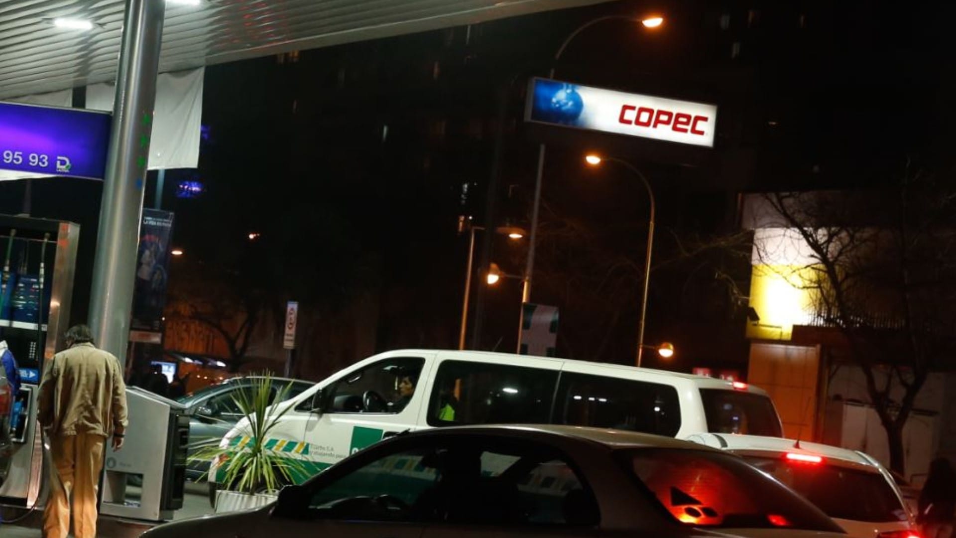 5 sujetos asaltan Pronto Copec del camino entre Concepción y Penco: Chocaron patrulla policial