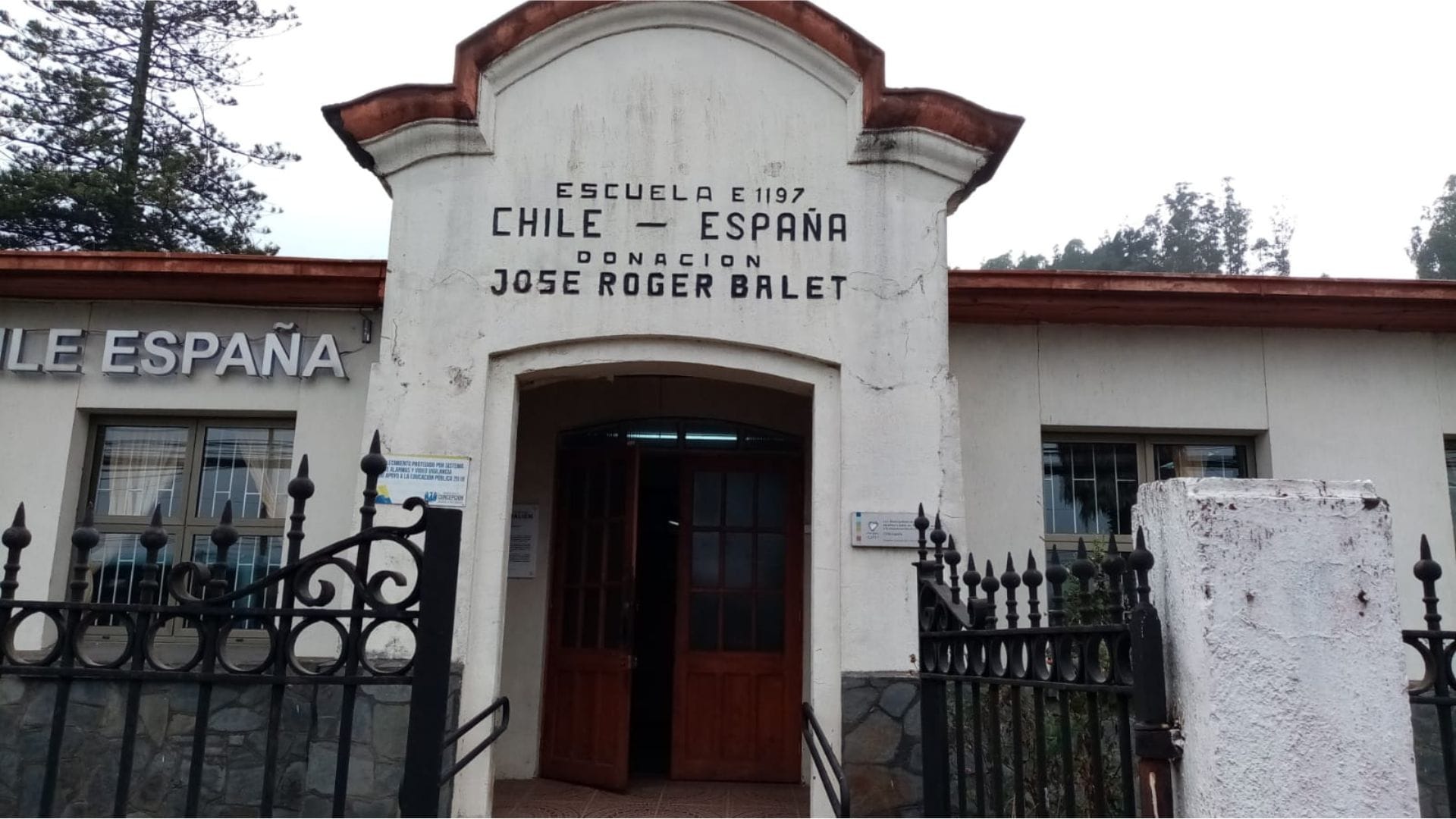 Tras denuncia por presencia de Carabinero con UZI en Colegio Especial de Concepción: Directora ha recibido amedrentamientos por RRSS