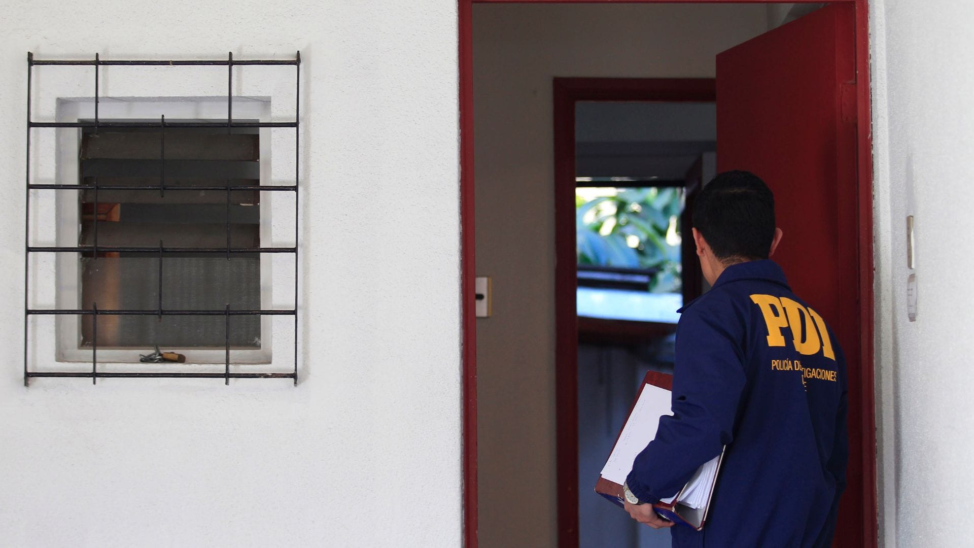 Detienen a hombre que habría robado diversos equipos electrónicos a colegio de Lirquén