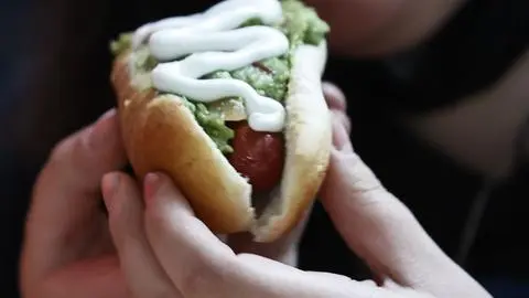 ¡Es hoy! Doggis regalará completos en una sede del Biobío con sólo una condición