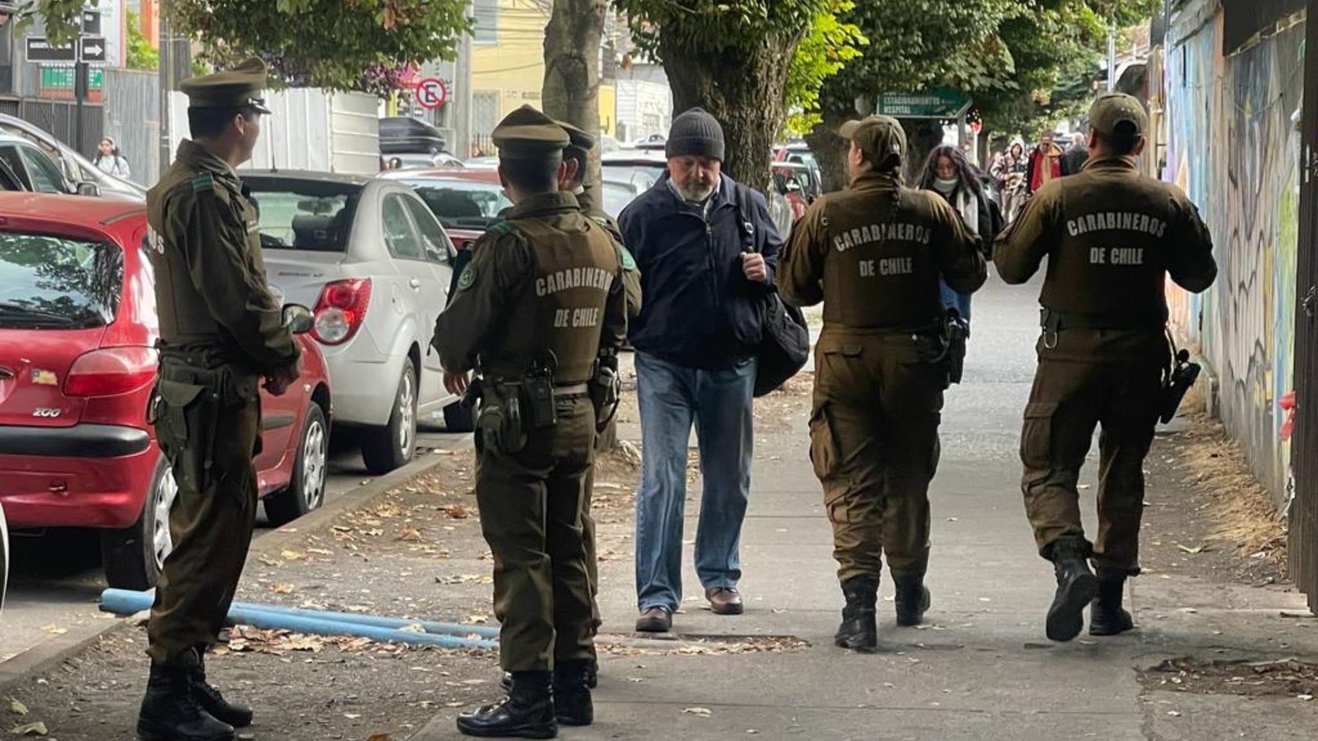 Concepción: Carabineros mantiene compamiento y evita instalación de comerciantes ambulantes al exterior del Hospital Regional