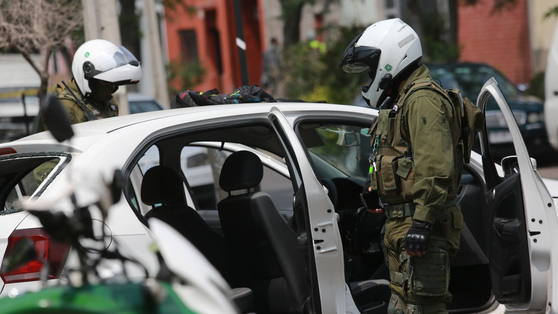 Carabinero resultó lesionado tras caerse de moto en medio de persecución por asalto a camión en Renca