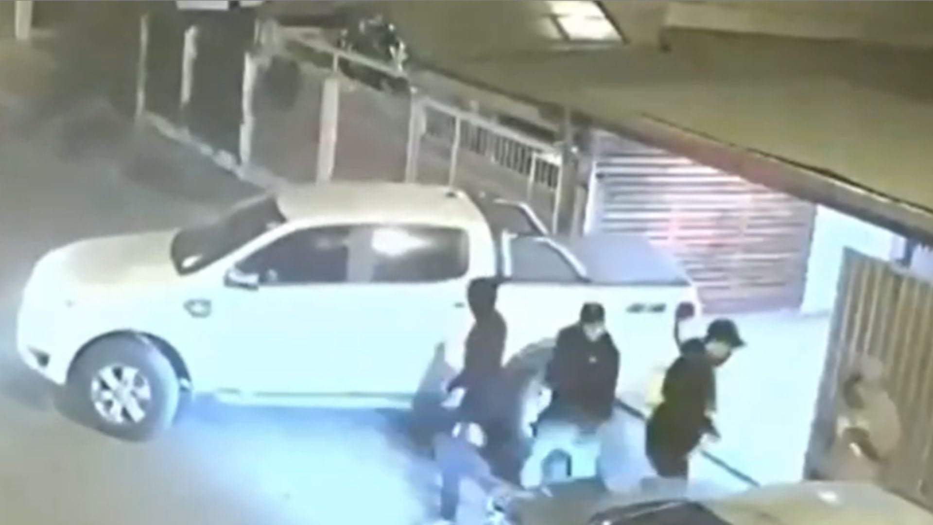 Robaron objetos y camioneta en sólo 3 minutos: Delincuentes concretan violento asalto a familia en sector residencial de Maipú