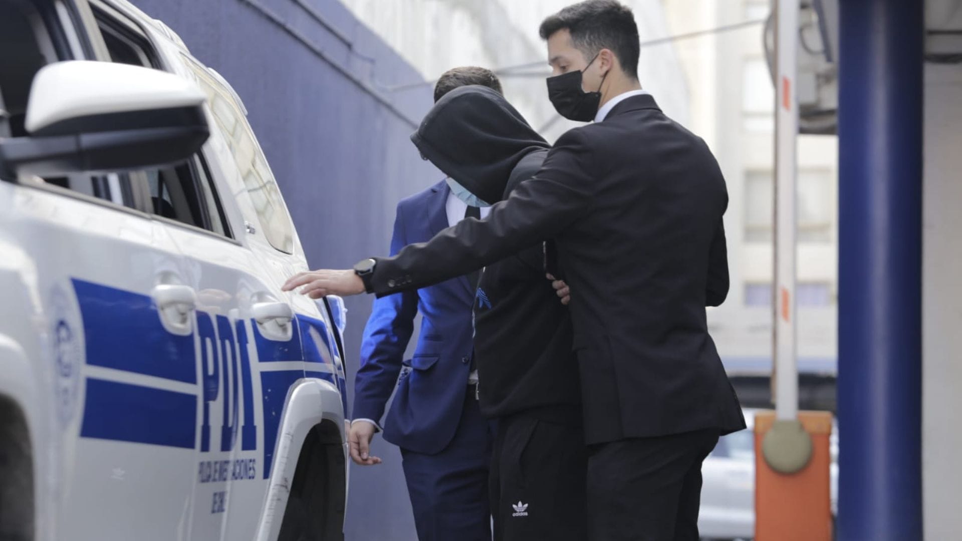 Hombre abusó sexualmente de su vecino de 12 años: Lo invitó a jugar PlayStation a su departamento en Temuco