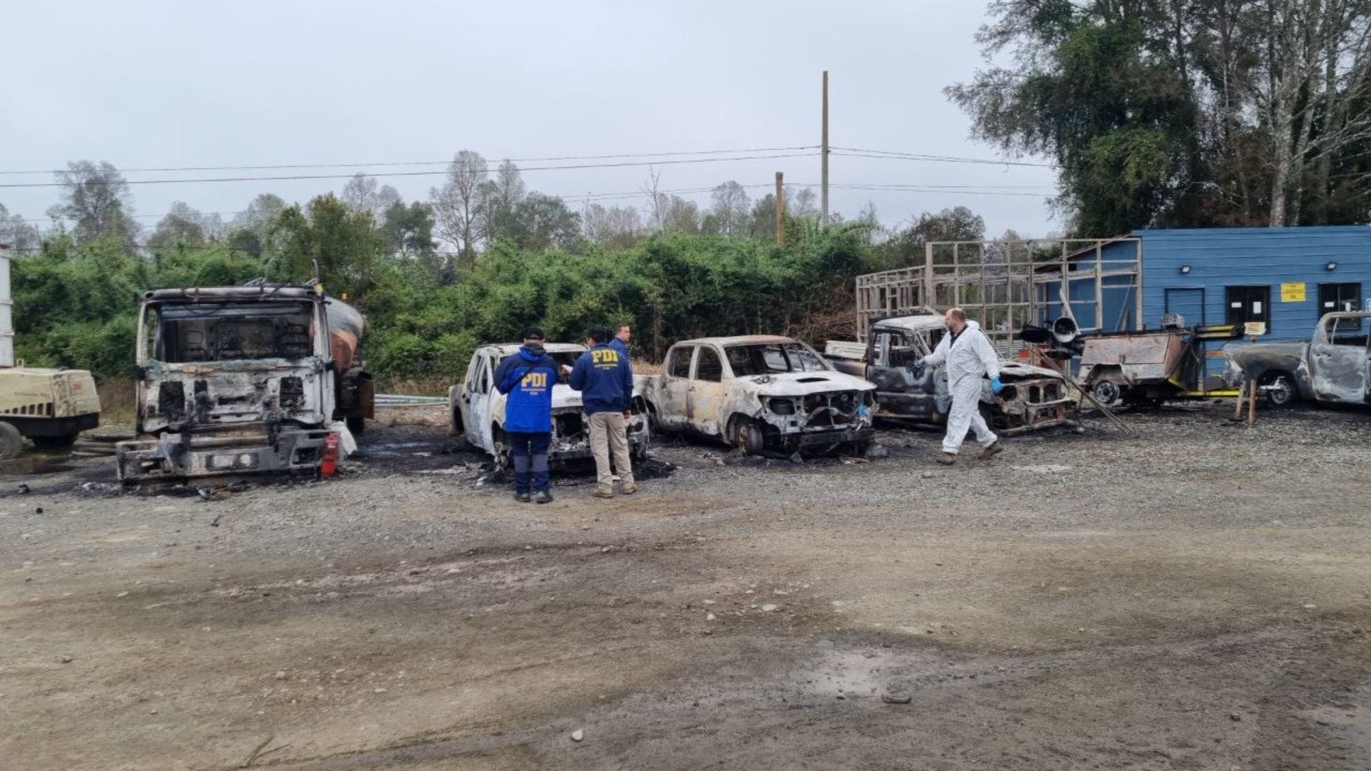 Nuevo ataque incendiario a empresa de áridos deja 18 maquinarias quemadas en Panguipulli