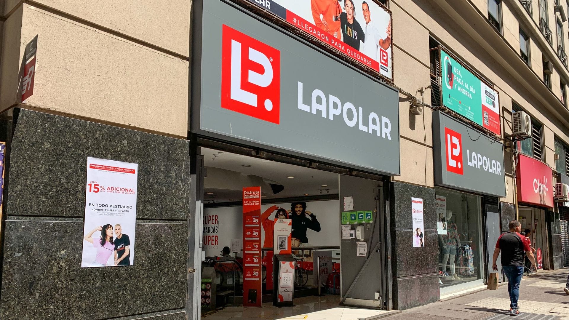 La Polar reconoce que comercializó ropa falsa: “La multitienda fue víctima de un fraude”