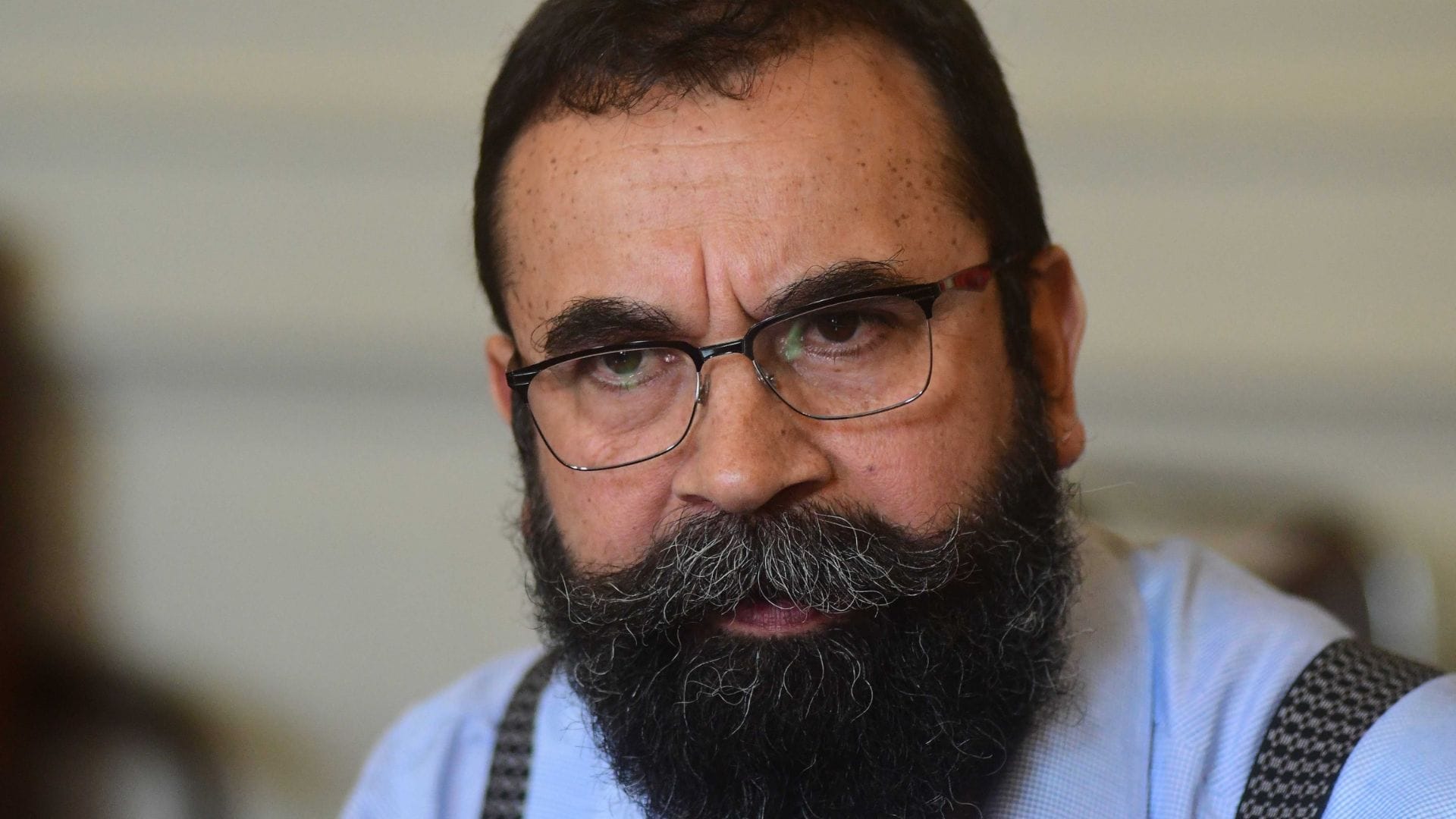 Partido Comunista suspende militancia de Hugo Gutiérrez por apoyar a candidato de otra colectividad