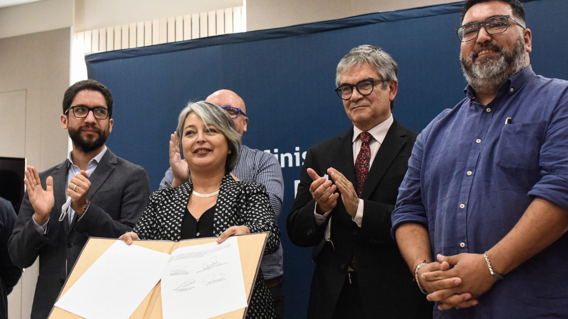 Ministra del Trabajo aclaró cuándo se recibirá el aumento del sueldo mínimo