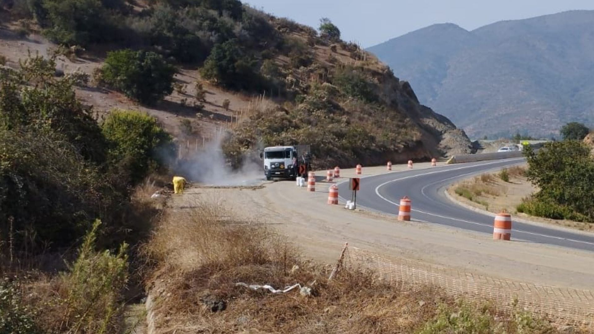 Camión que transportaba ácido volcó en Nogales: Chofer terminó con problemas respiratorios