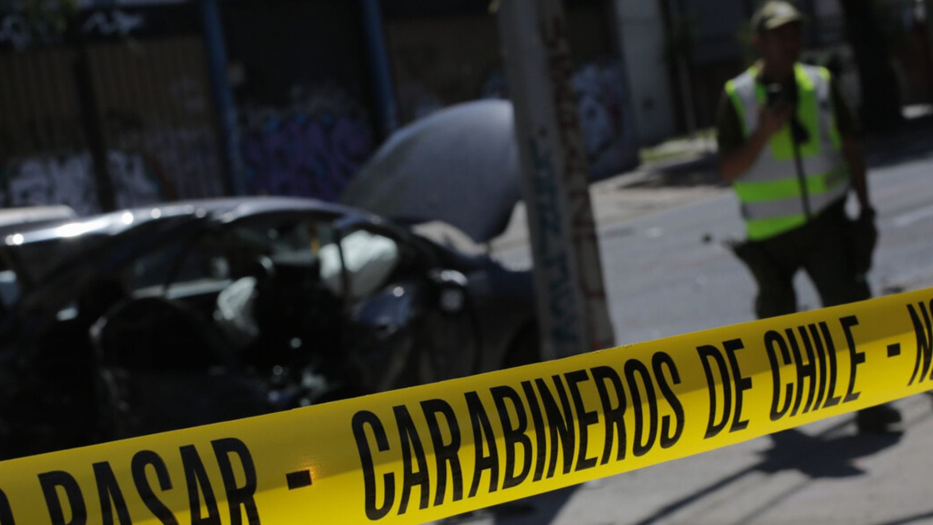 Padre e hijo mueren en accidente de tránsito en Valdivia: Auto donde iban colisionó con un bus
