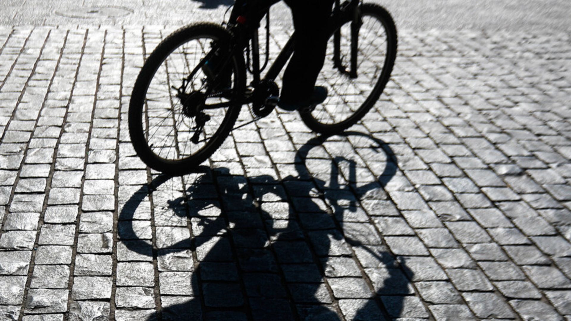 Ciclista murió tras chocar con patrulla de seguridad ciudadana en Ñuñoa: Había sido denunciado por robo