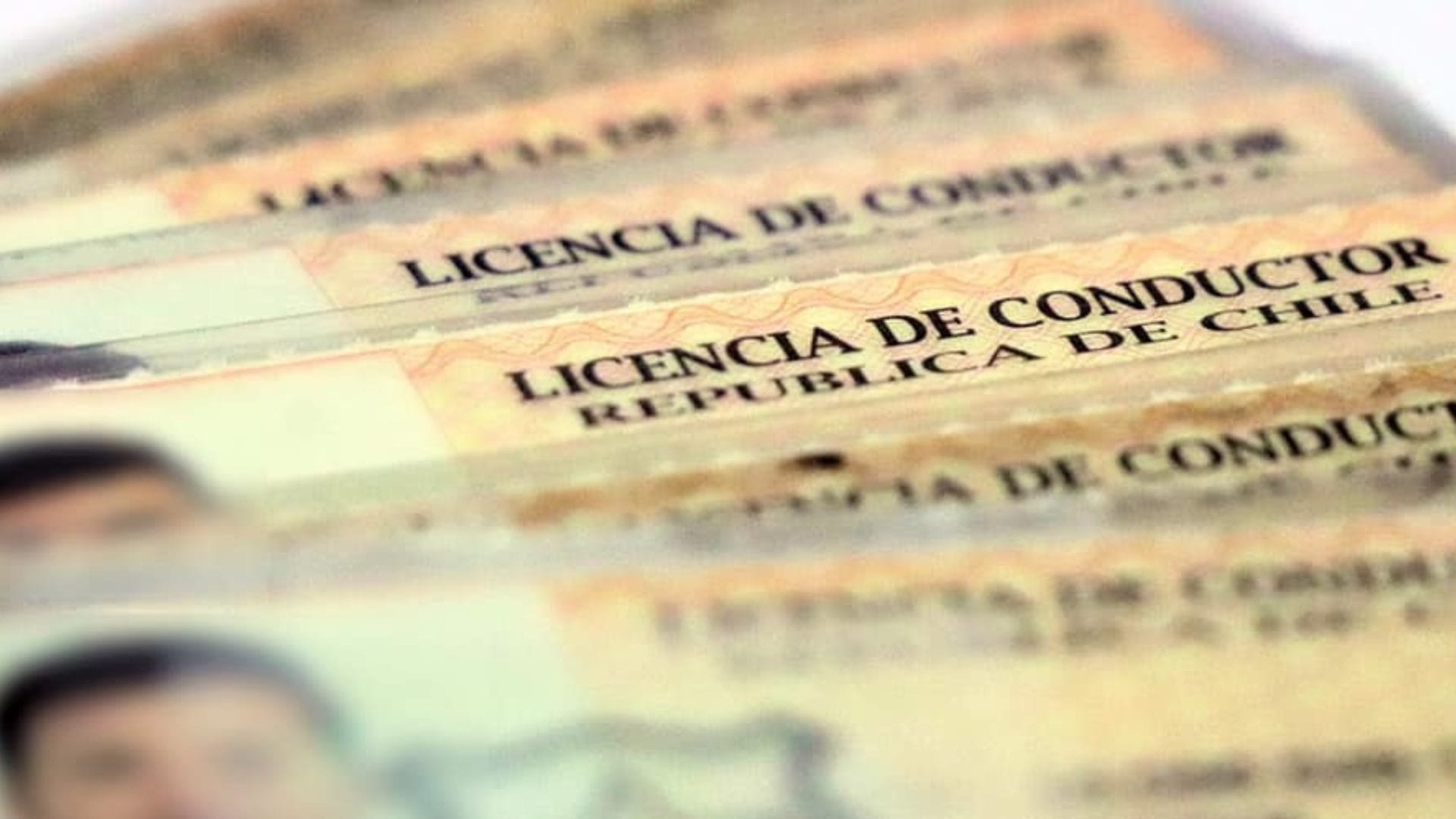 Funcionaria vendía licencias de conducir falsas: Municipalidad de Coronel asegura su destitución