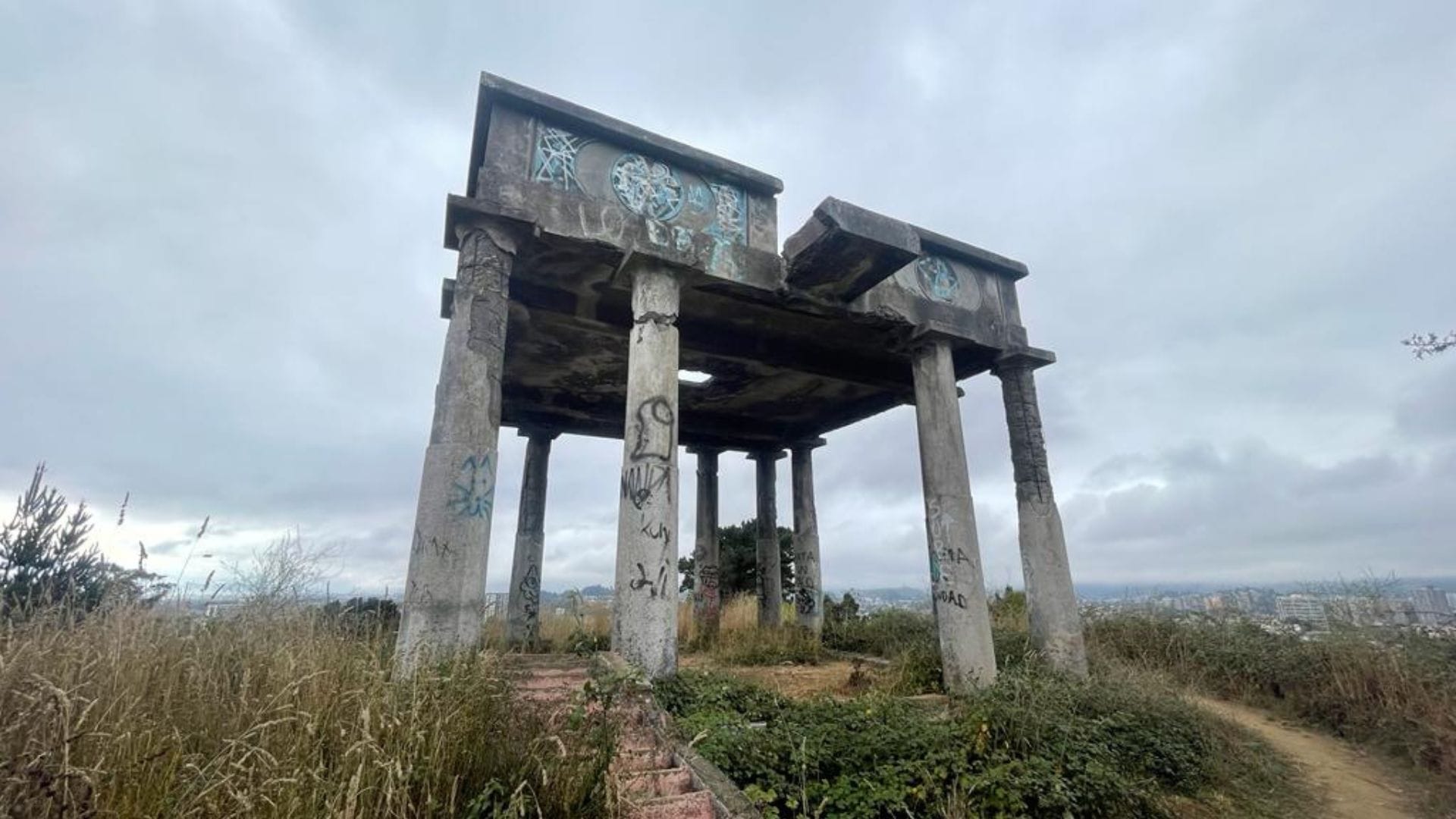 Conoce el “partenon griego” sobre el Cerro Chepe: El mejor mirador de Concepción