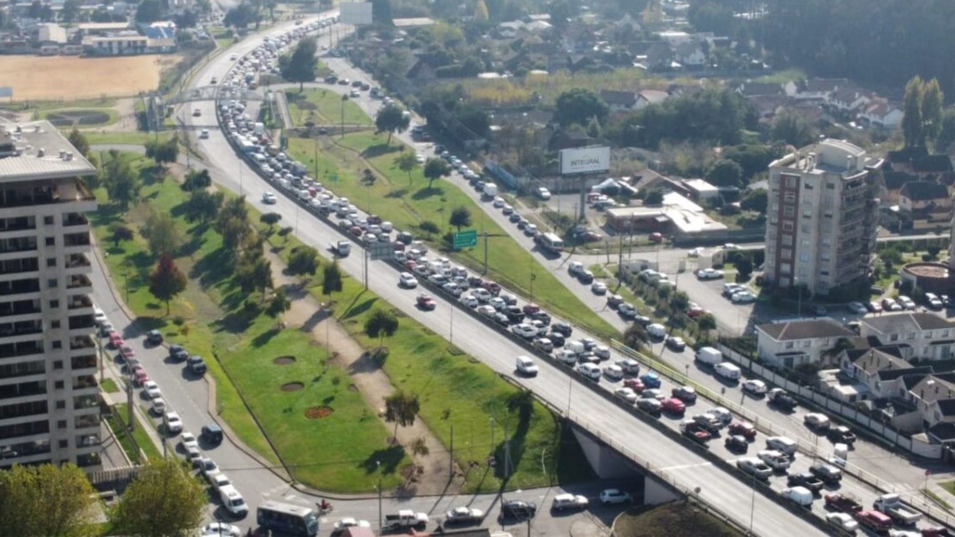 Proyecto de Ley de Descentralización Fiscal permitiría a los Gore crear “peaje” en calles saturadas