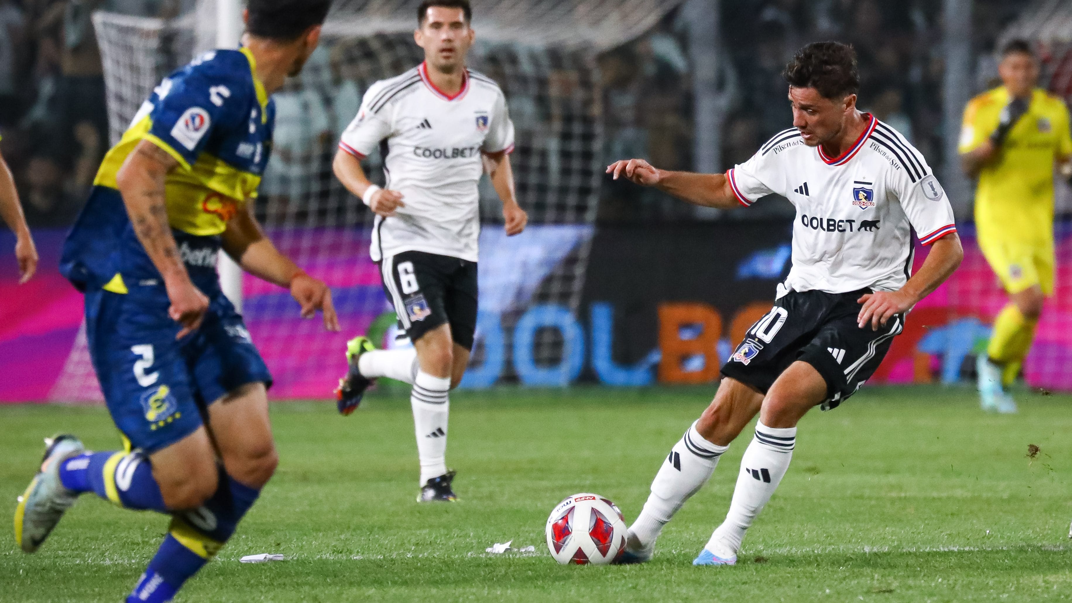 Colo Colo dejará partir a un volante mientras espera realizar fichajes en el fútbol chileno