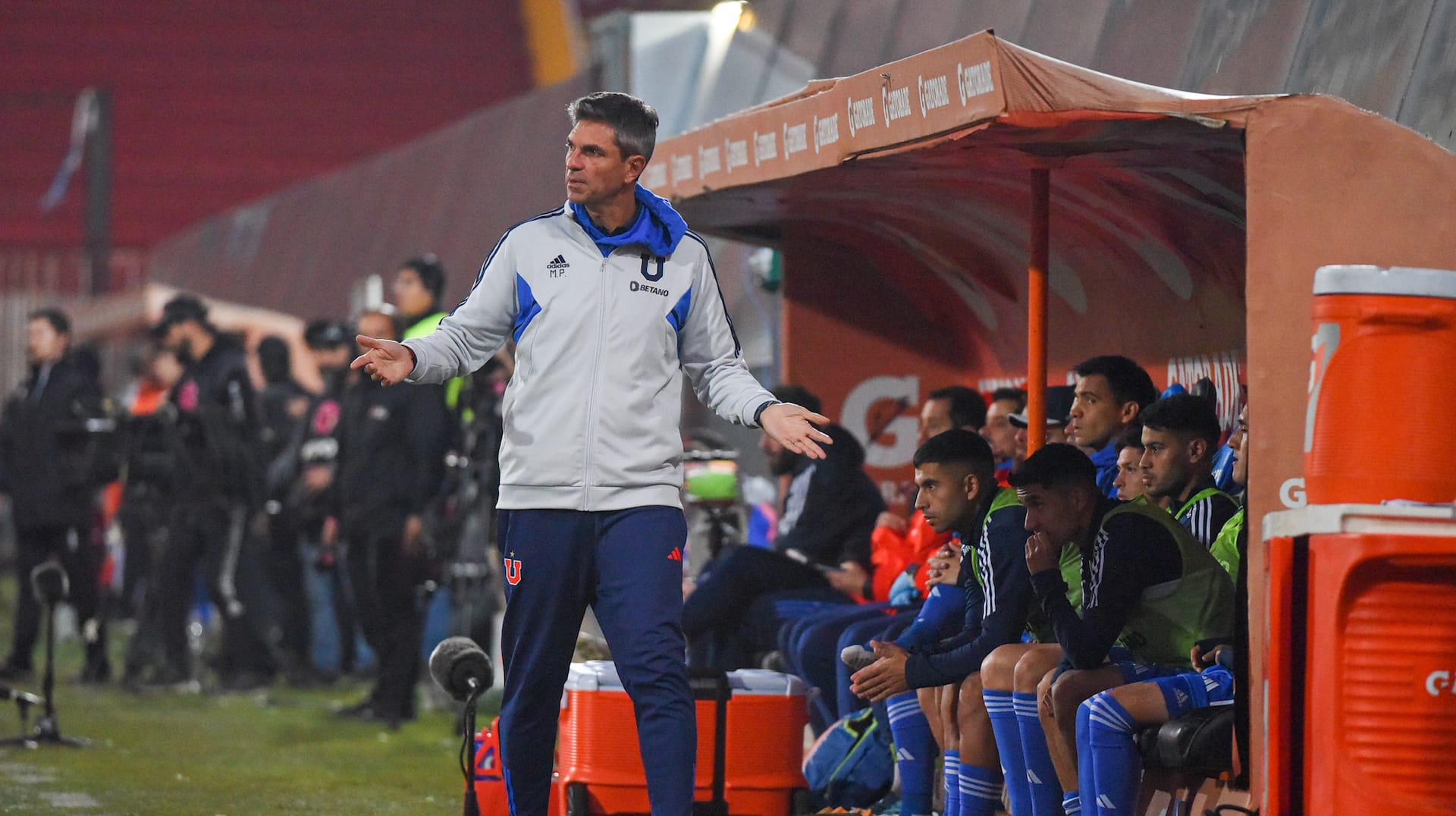 El cuerpo técnico de Universidad de Chile lamenta el empate que lo aleja del líder Huachipato