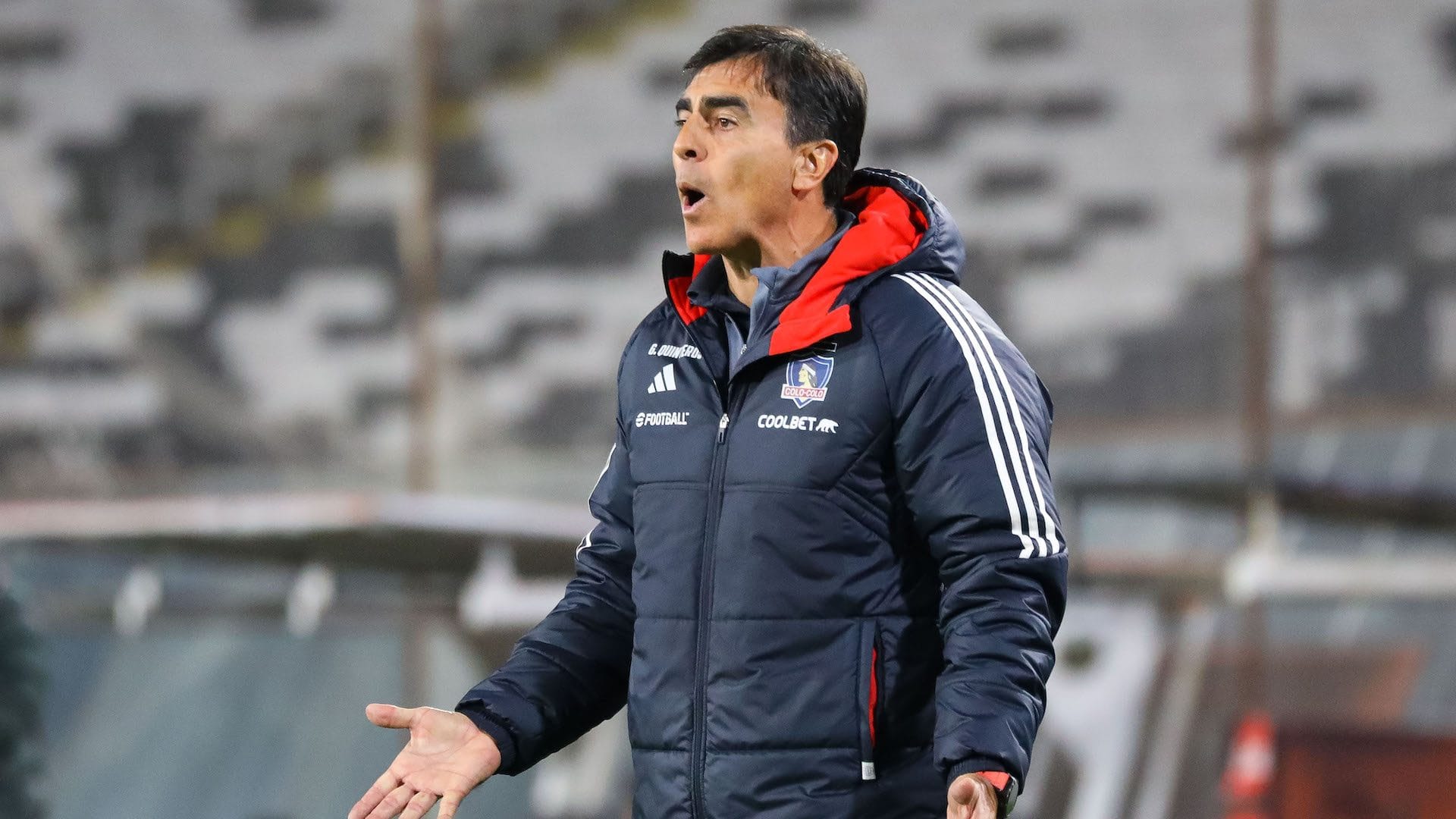 Gustavo Quinteros no queda conforme en Colo Colo y va en búsqueda de refuerzos