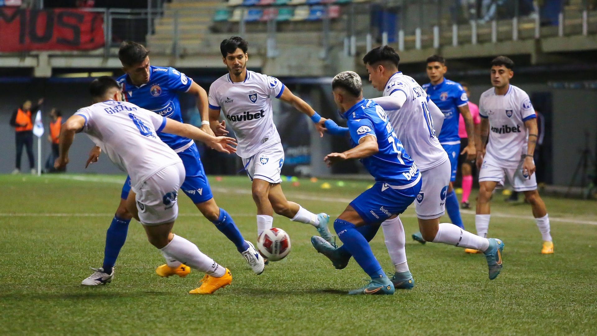 Un irreconocible Huachipato no pudo hacer su juego ante Audax Italiano