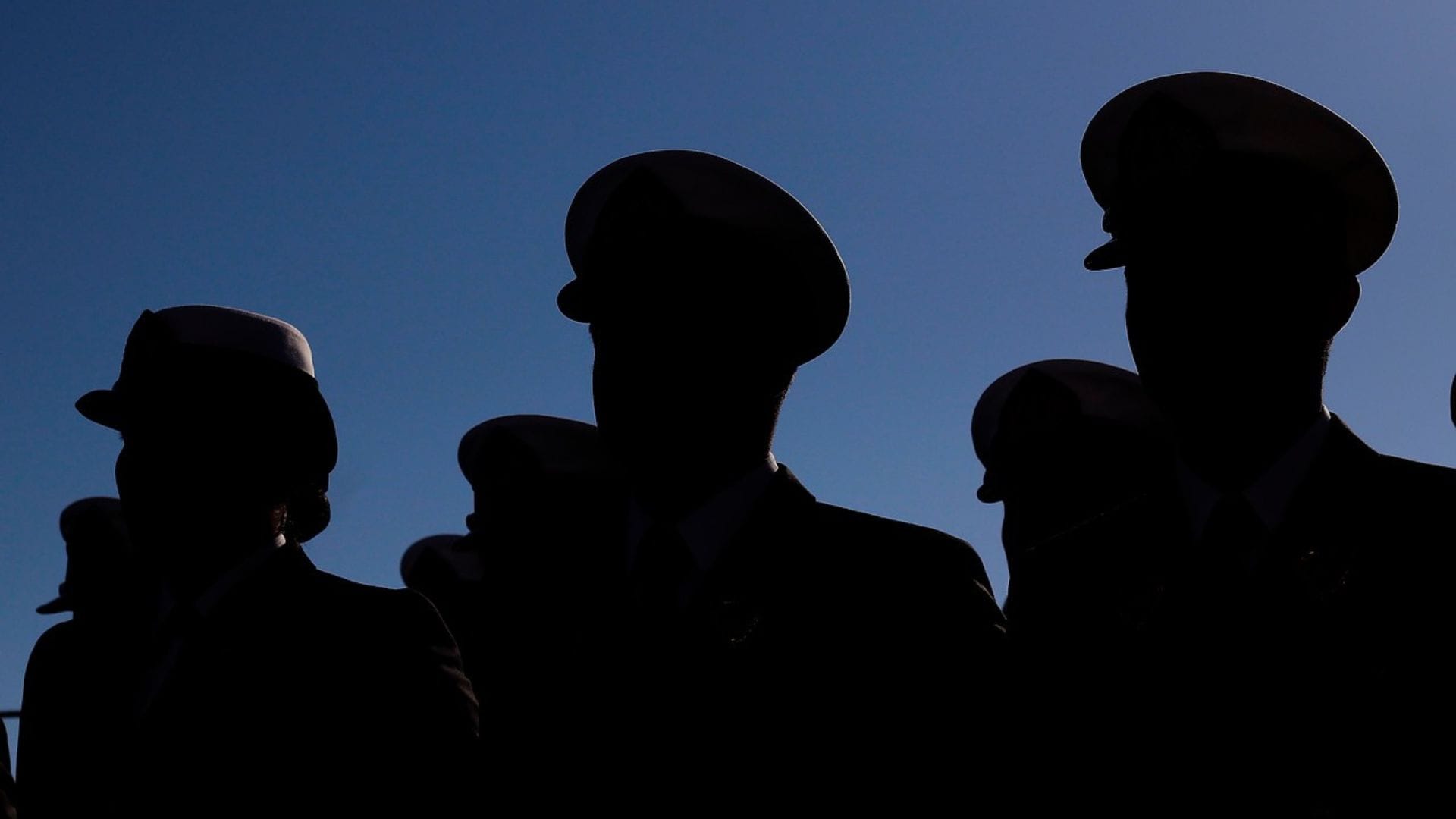 Por amenazar y agredir a conductor de aplicación: Detienen a dos miembros de la Armada en Valparaíso