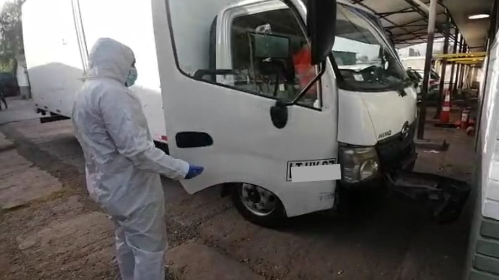 Conductor de camión frustró asalto chocando con otro vehículo en Pudahuel