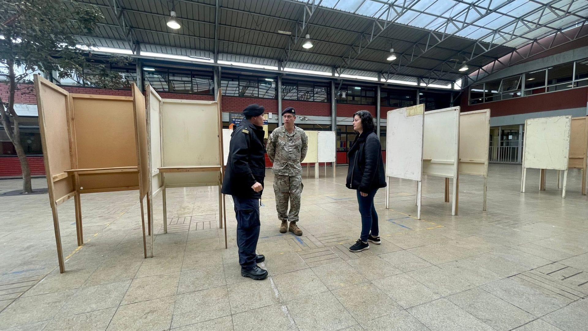 Delegada Dresdner entrega detalles de la logística desplegada en elecciones del Consejo Constitucional
