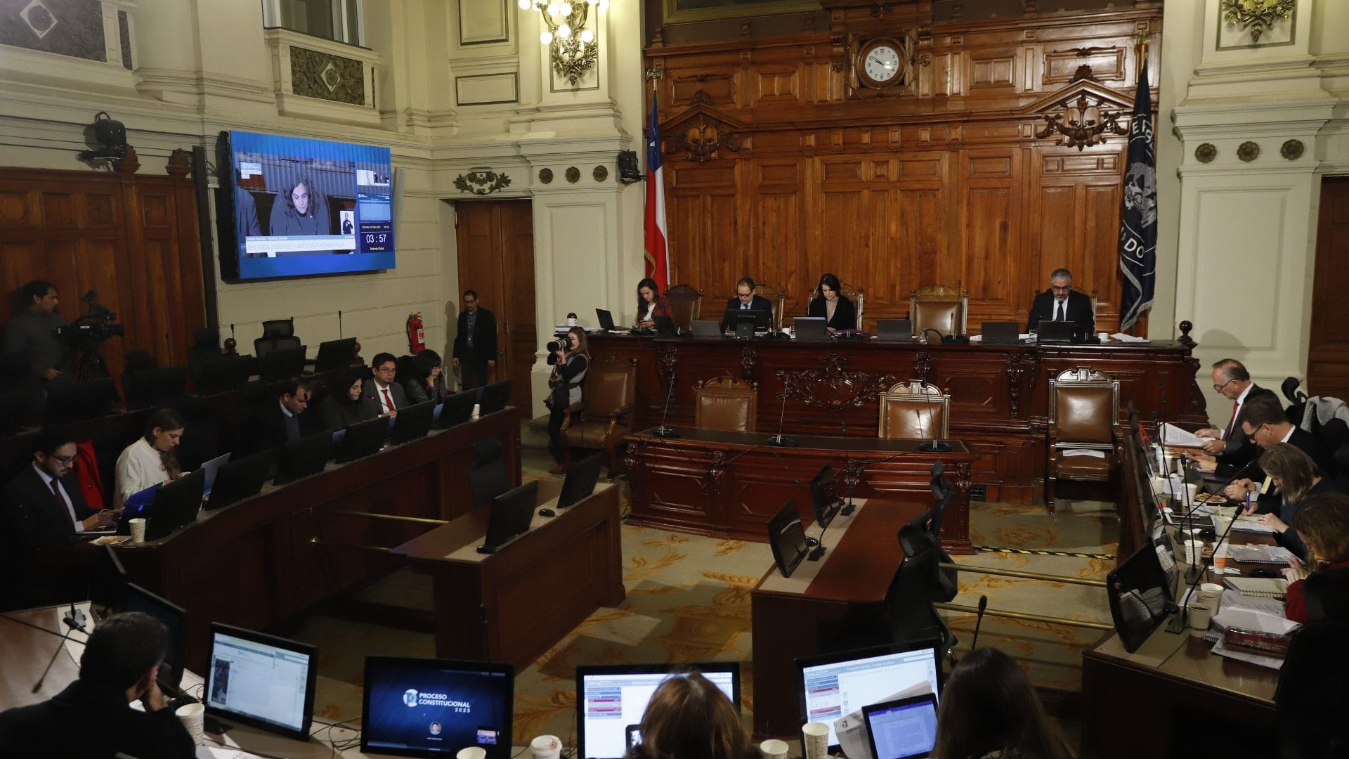 Cadem: Opción de votar contra una nueva Constitución aumentó 10 puntos más que hace 2 semanas