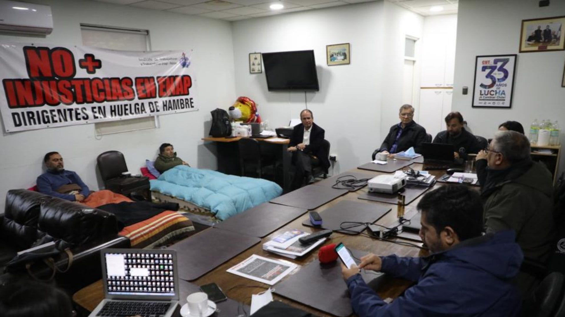 Gobernador Díaz llama a Enap a abrir el dialogó con trabajadores en huelga de hambre