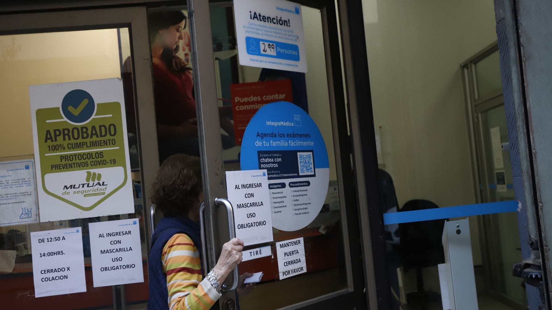 Cadem: 73% de los chilenos está en desacuerdo con que se perdone el pago de las Isapres