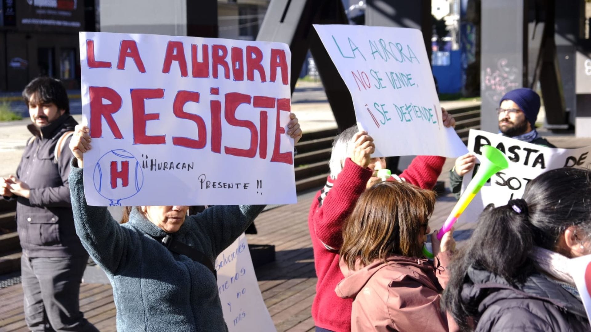 Vecinos de Aurora de Chile se manifestaron afuera del Gore Biobío: Acusan abandono del Estado