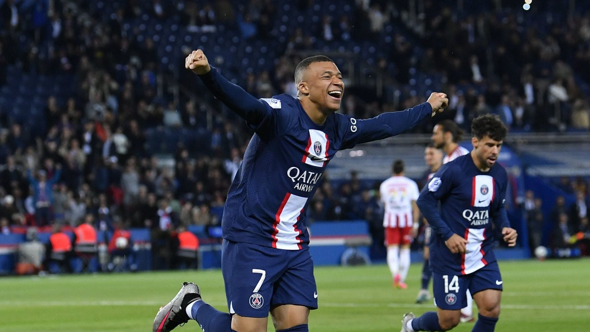 Con silbidos a Lionel Messi: PSG golea y está cerca del título
